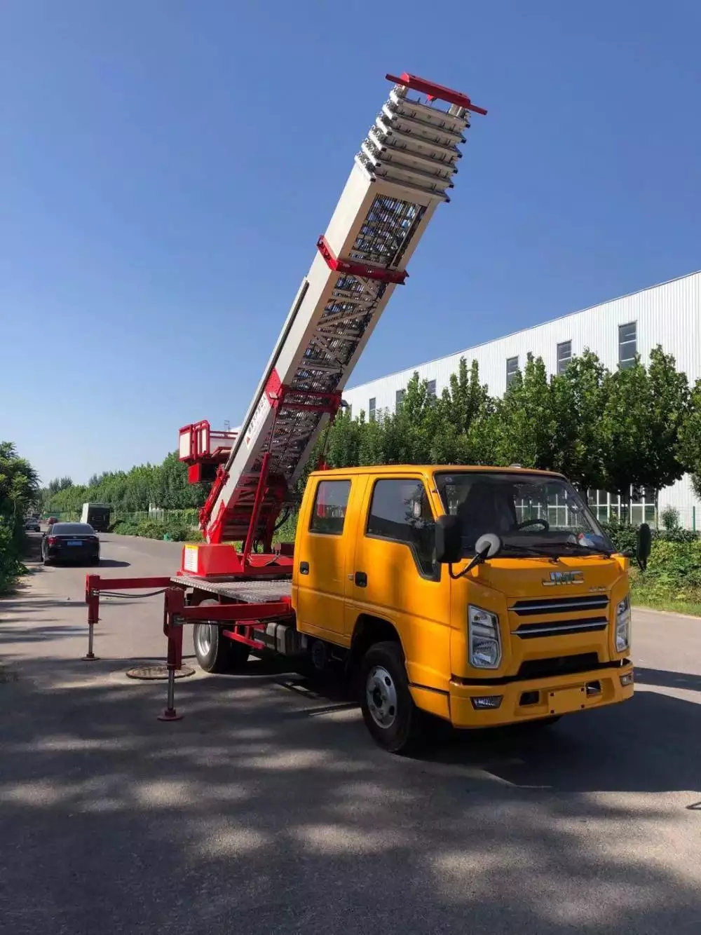 永嘉县附近的云梯车出租服务：轻松解决高空作业需求